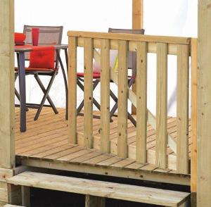 Portillon en bois sur roulette pour terrasse de mobil-home